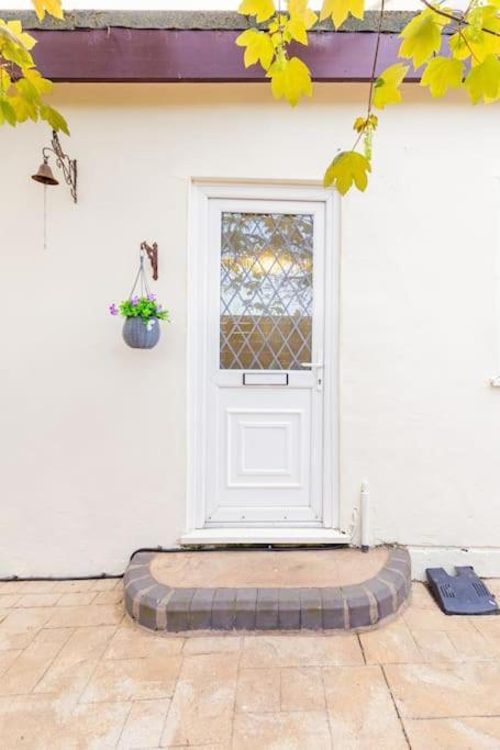 The Hideaway Villa Cleveleys Bagian luar foto