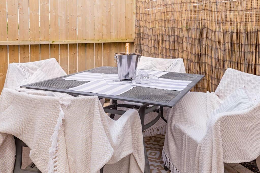 The Hideaway Villa Cleveleys Bagian luar foto