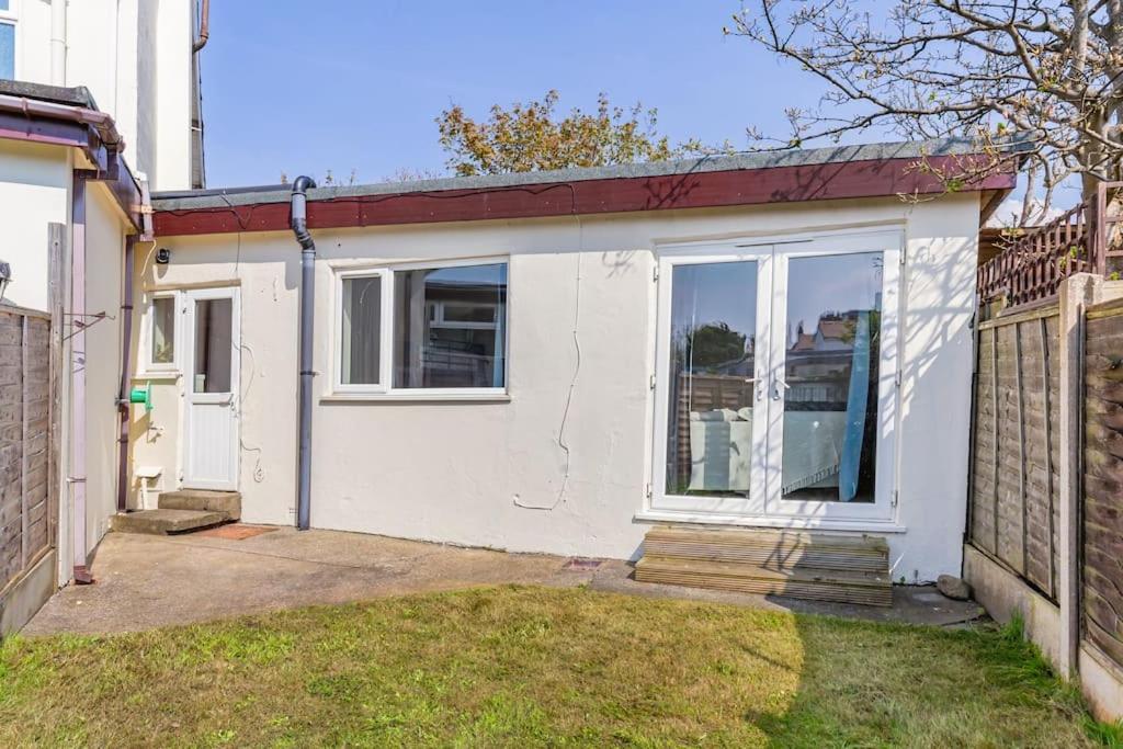 The Hideaway Villa Cleveleys Bagian luar foto