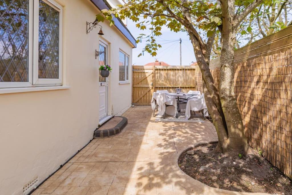 The Hideaway Villa Cleveleys Bagian luar foto